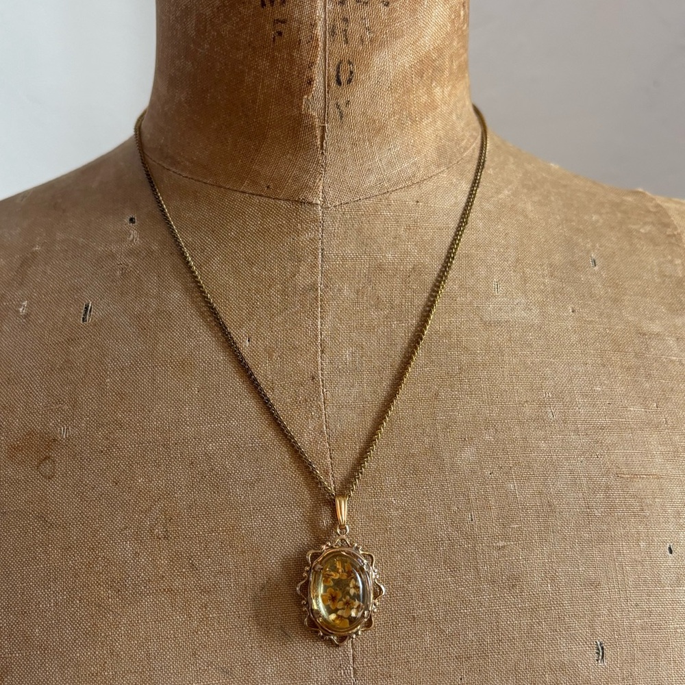 Vintage Resin Flower Necklace